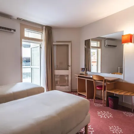 Ours Blanc - Place Victor Hugo
