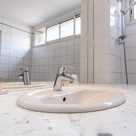 Ours Blanc - Place Victor Hugo