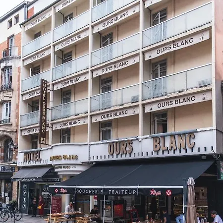 Ours Blanc - Place Victor Hugo 2*