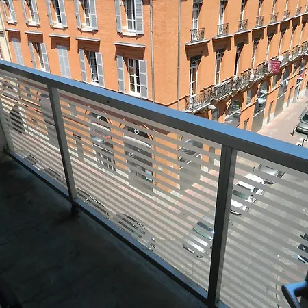Ours Blanc - Place Victor Hugo 2*