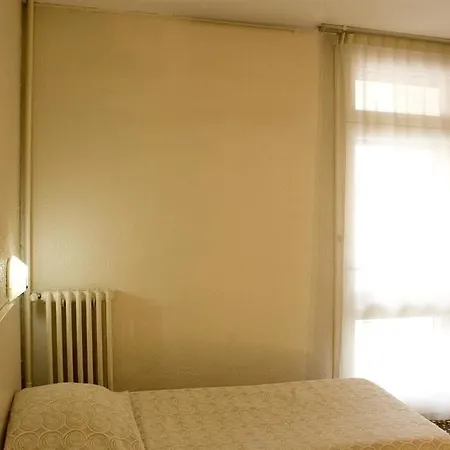 Ξενοδοχείο Ours Blanc - Place Victor Hugo 2*