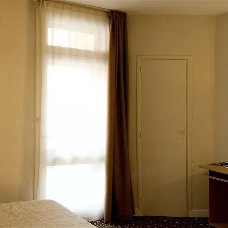 Ours Blanc - Place Victor Hugo